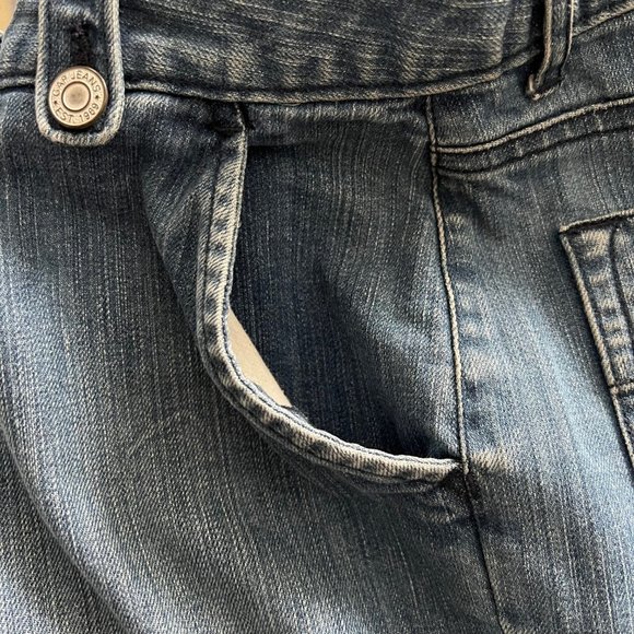 Gap Jeans Denim Skirt Size 12 - Distressed/Frayed Hem - Picture 6 of 11